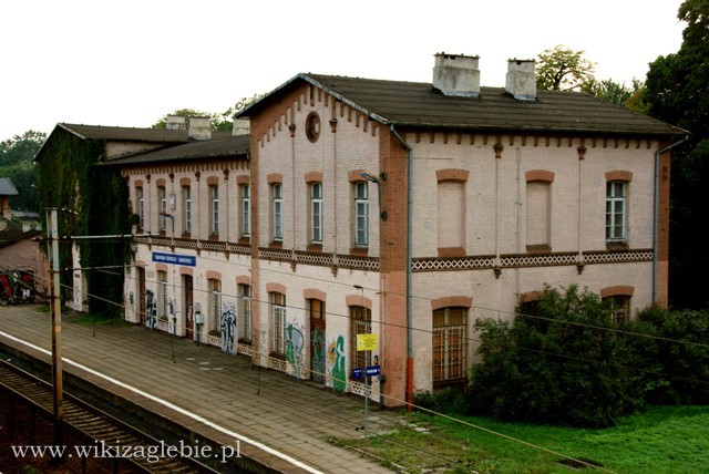 Plik:Dąbrowa Górnicza Ząbkowice Dworzec kolejowy 001.JPG