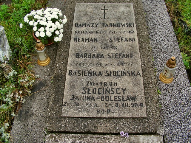 Plik:Damazy Tarkowski JB 3 grobowiec.jpg