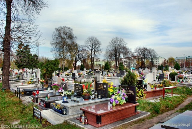 Plik:Cmentarz katolicki przy ul. 11 Listopada w Sosnowcu-Pekinie 005.JPG