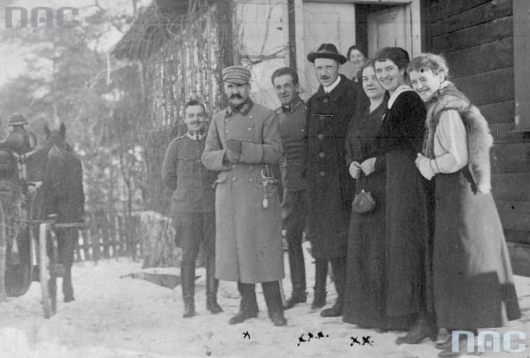Plik:64 Józef Piłsudski w Olkuszu.JPG