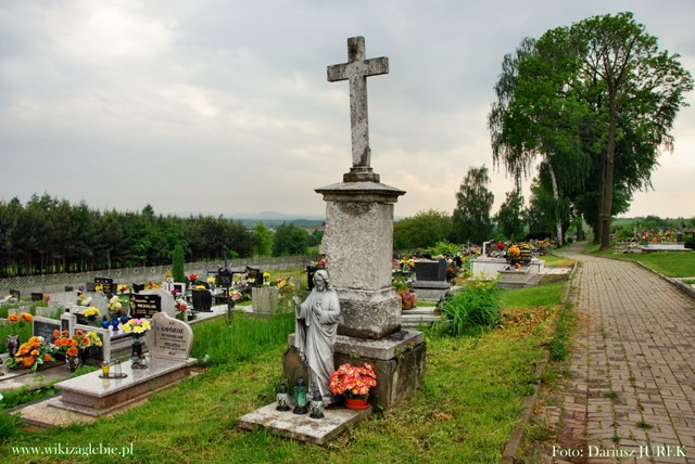 Plik:Sączów cmentarz katolicki 016.JPG