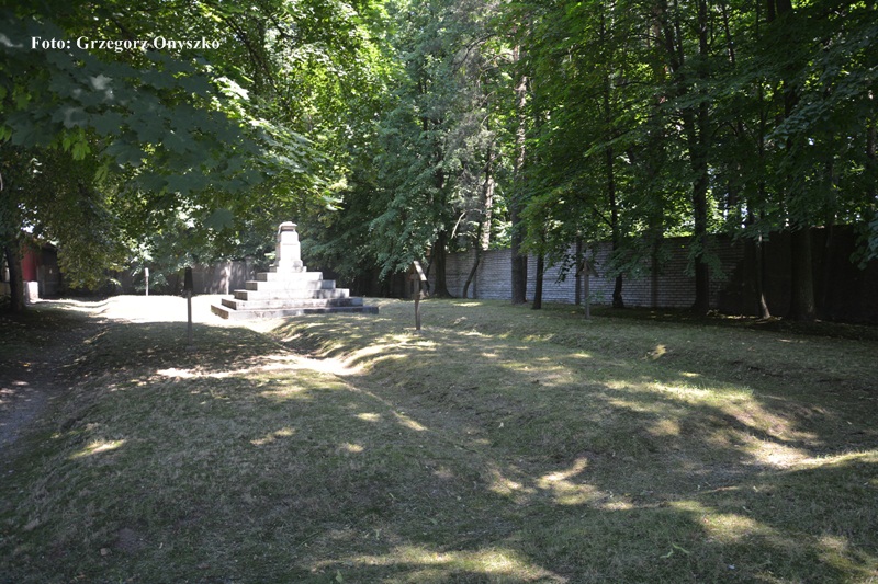 Plik:Zawiercie-Kromolow. Cmentarz wojenny z I wojny. MP48.02. Foto. G. Onyszko. 01.JPG
