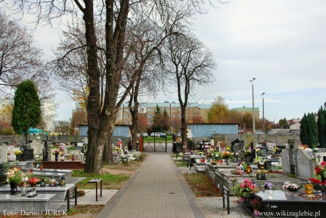 Plik:Cmentarz katolicki przy ul. 11 Listopada w Sosnowcu-Pekinie 003.JPG