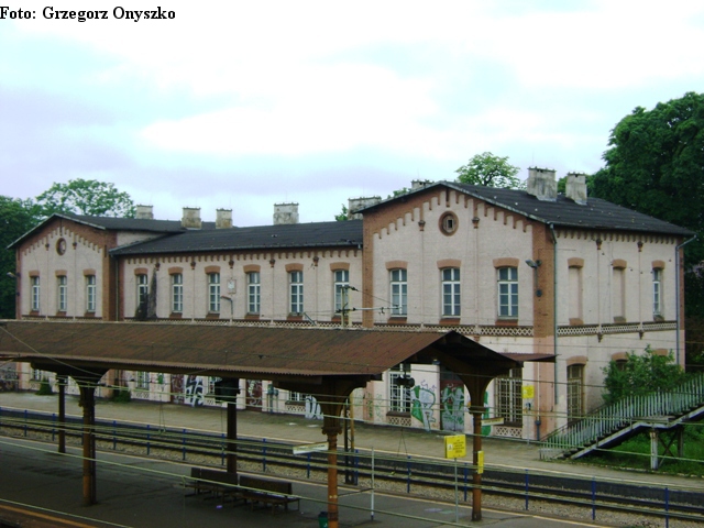 Plik:Dąbrowa Górnicza-Ząbkowice. Dworzec kolei W-W.JPG