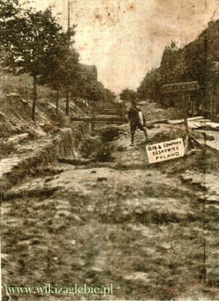 Plik:Sosnowiec 1927 budowa kanalizacji 3 Maja.JPG