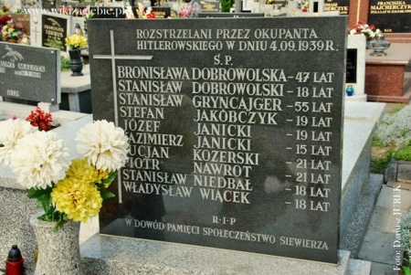Siewierz Miejsce pamięci MP nr 07 Grób wojenny, zbiorowy Polaków rozstrzelanych przez Niemców 4 września 1939 01.JPG