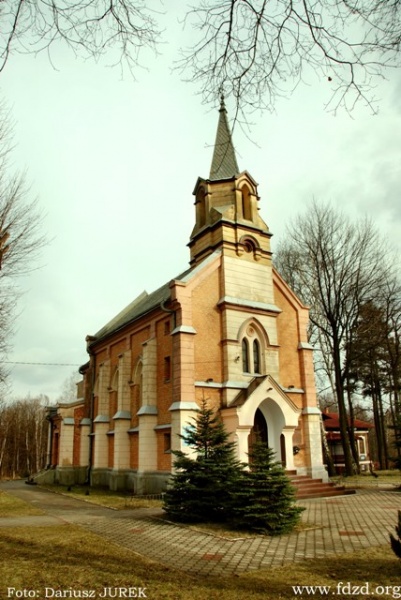 Plik:Kościół parafialny św Apostołów Piotra i Pawła Maczki 01.JPG