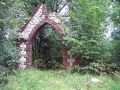 Brama cmentarza ewangelickiego w Pilicy.JPG