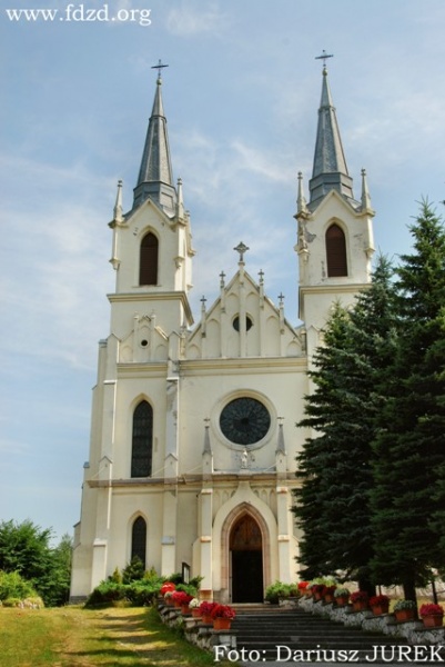 Plik:Kościół Macierzyństwa Najświętszej Maryi Panny i św. Michała Archanioła w Bolesławiu 01.JPG