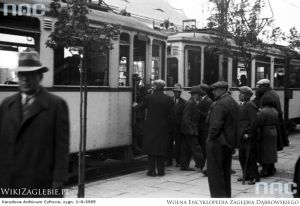 Sosnowiec pasażerowie na przystanku tramwajowym 1933 wrzesień.jpg