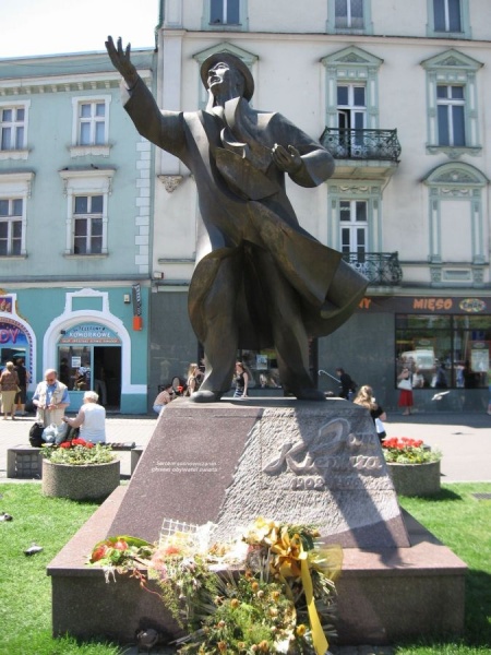 Plik:Sosnowiec jankiepura pomnik.jpg