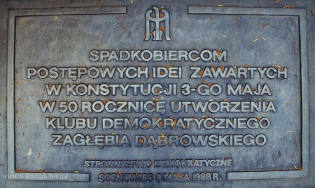 Sosnowiec Miejsce Pamięci 026 Pomnik - 50 Rocznica utworzenia Klubu Demokratycznego Zagłębia Dąbrowskiego 01.JPG