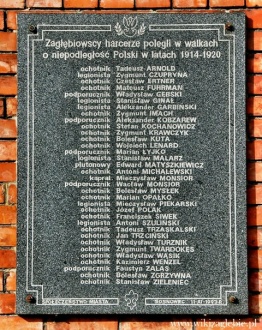Sosnowiec Miejsce Pamięci 020 Tablica upamiętniająca zagłębiowskich harcerzy poległych w latach 1914-1920 01.JPG
