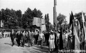 Pomnik Czynu Rewolucyjnego w Sosnowcu - delegacja z Halle-0002.jpg