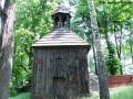 Pilica. Drewniana dzwonnica pozostałość po kościele pw. św. Piotra i Pawła.JPG