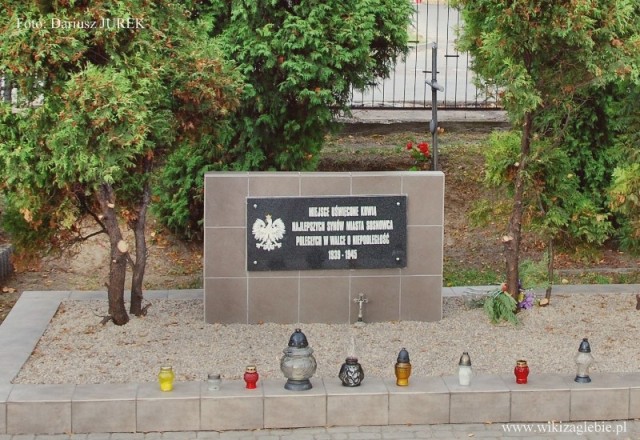 Plik:Cmentarz katolicki przy ul. 11 Listopada w Sosnowcu-Pekinie 022 Miejsce Pamięci 38 014.JPG