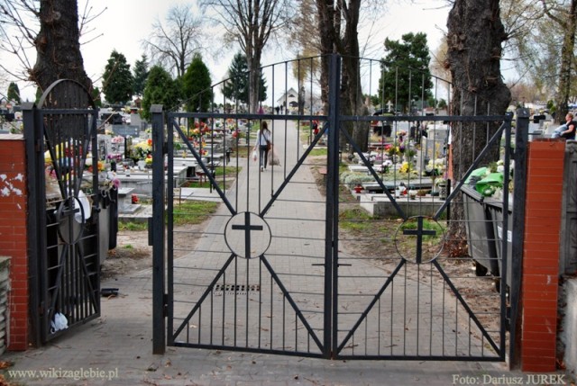 Plik:Cmentarz katolicki przy ul. 11 Listopada w Sosnowcu-Pekinie 001.JPG