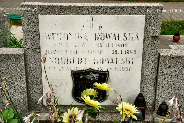 Plik:Miejsce Pamięci Grób Weroniki Kowalskiej, żołnierza AK (Sosnowiec) 01.JPG
