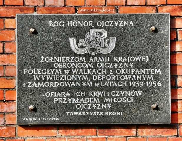 Plik:Sosnowiec Miejsce Pamięci 019 Tablica upamiętniająca żołnierzy Armii Krajowej 01 .JPG