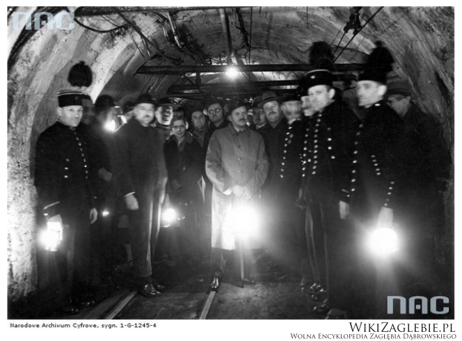 Plik:Czeladź minister Marian Zyndram Kościałkowski w kopalni Saturn w 1936.jpg