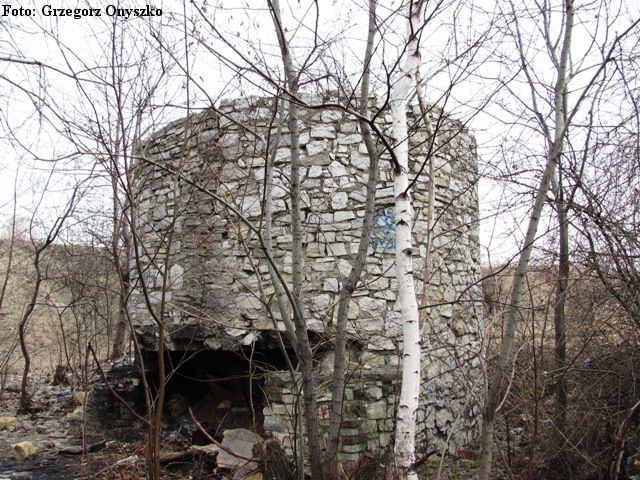 Plik:Sosnowiec-Dańdówka. Ruiny wapiennika 01.jpg