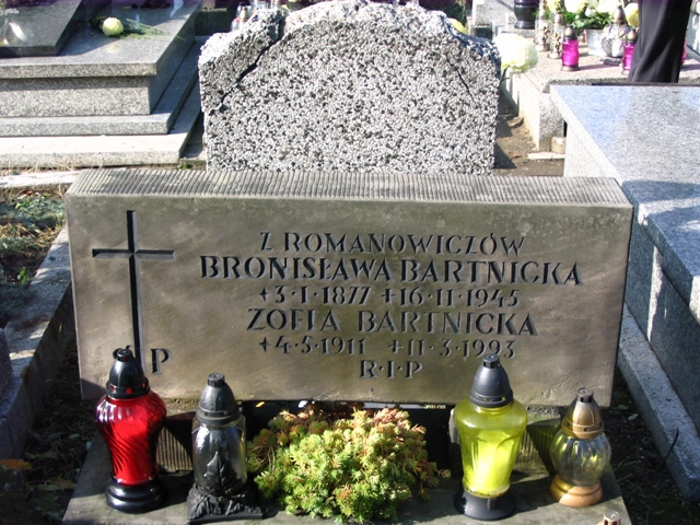 Plik:Zofia Bartnicka JB 02 grobowiec.jpg