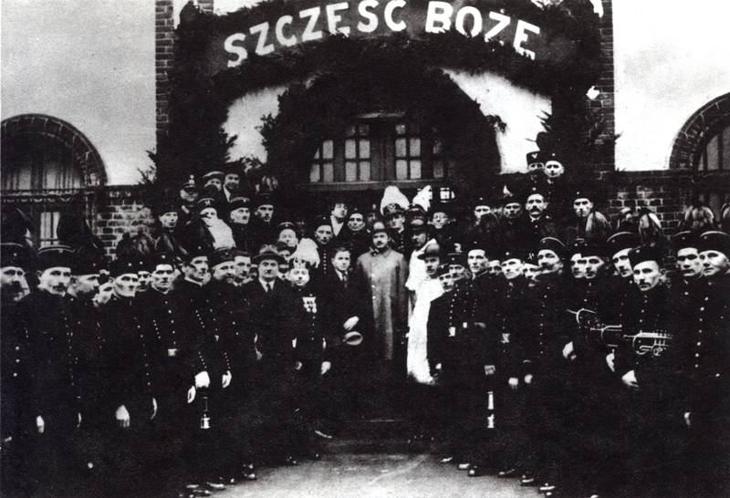 Plik:Czeladź- wizyta M Zydram-Kościałkowskiego w kopalni Saturn w 1936r.jpg