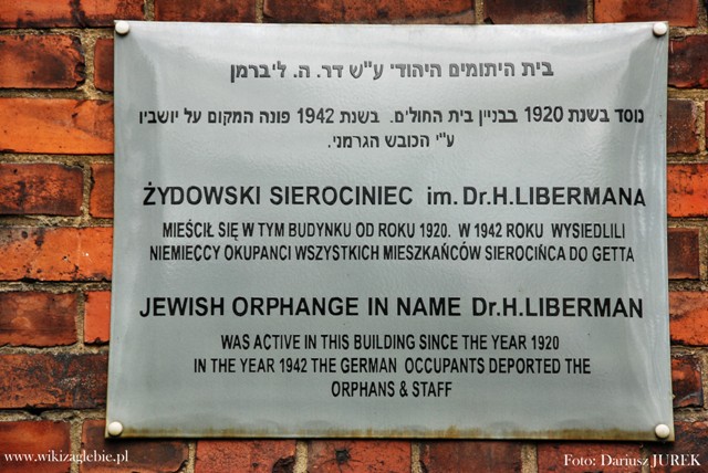 Plik:Sosnowiec Miejsce Pamięci 027 Tablica upamiętniająca szpital żydowski 06.JPG