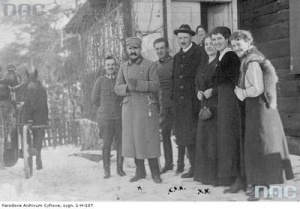 Józef Piłsudski w Olkuszu 1916.jpg