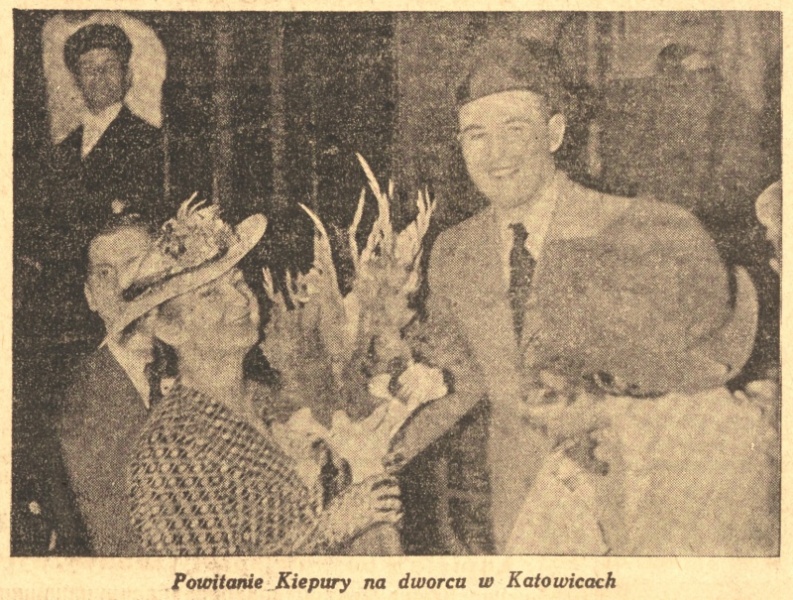 Plik:Jan Kiepura powitanie w Katowicach 1939.jpg