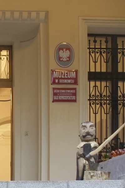 Plik:Wejście do Muzeum w Sosnowcu.jpg