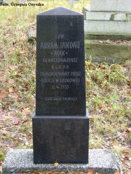 Plik:Sosnowiec (Pogon). Cmentarz żydowski. Grób Abrama Landau.JPG