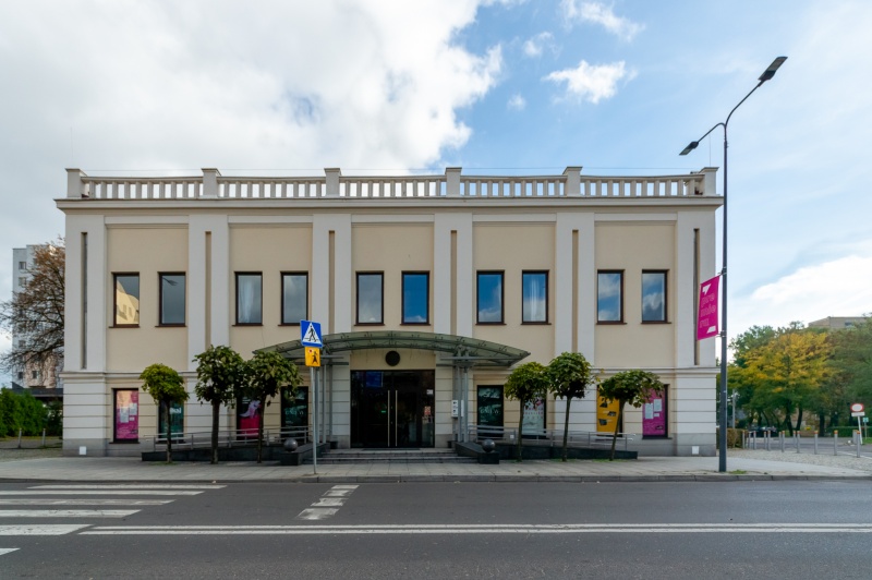 Plik:Budynek Teatru Zagłębia w Sosnowcu -1.jpg